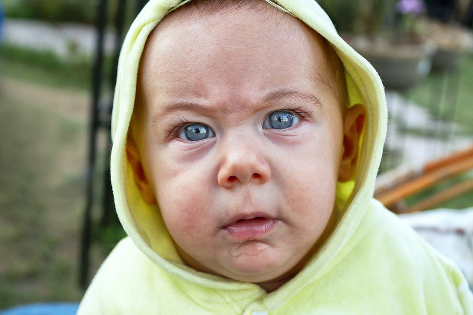 baby's green hoodie jacket, baby, blue eyes, angry HD wallpaper