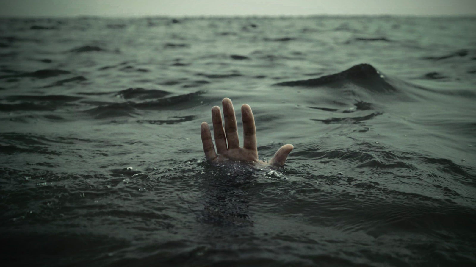 Person underwater raising right hand, water, death, drowning HD wallpaper |  Wallpaper Flare