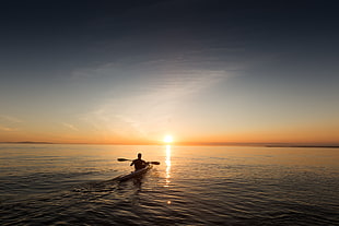 man kayaking during sunset HD wallpaper