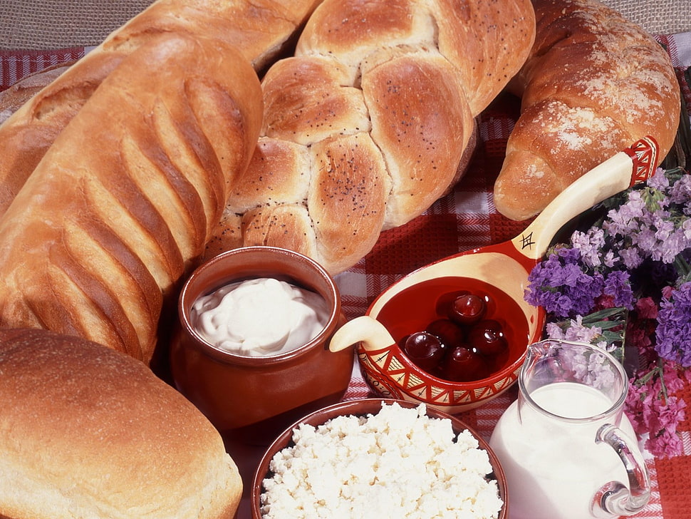 bread with white cream HD wallpaper