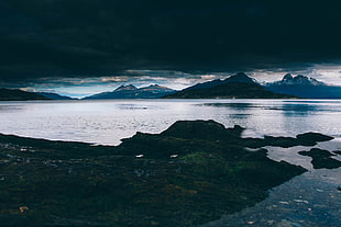 lake; mountain ranges photo shot during daytime HD wallpaper