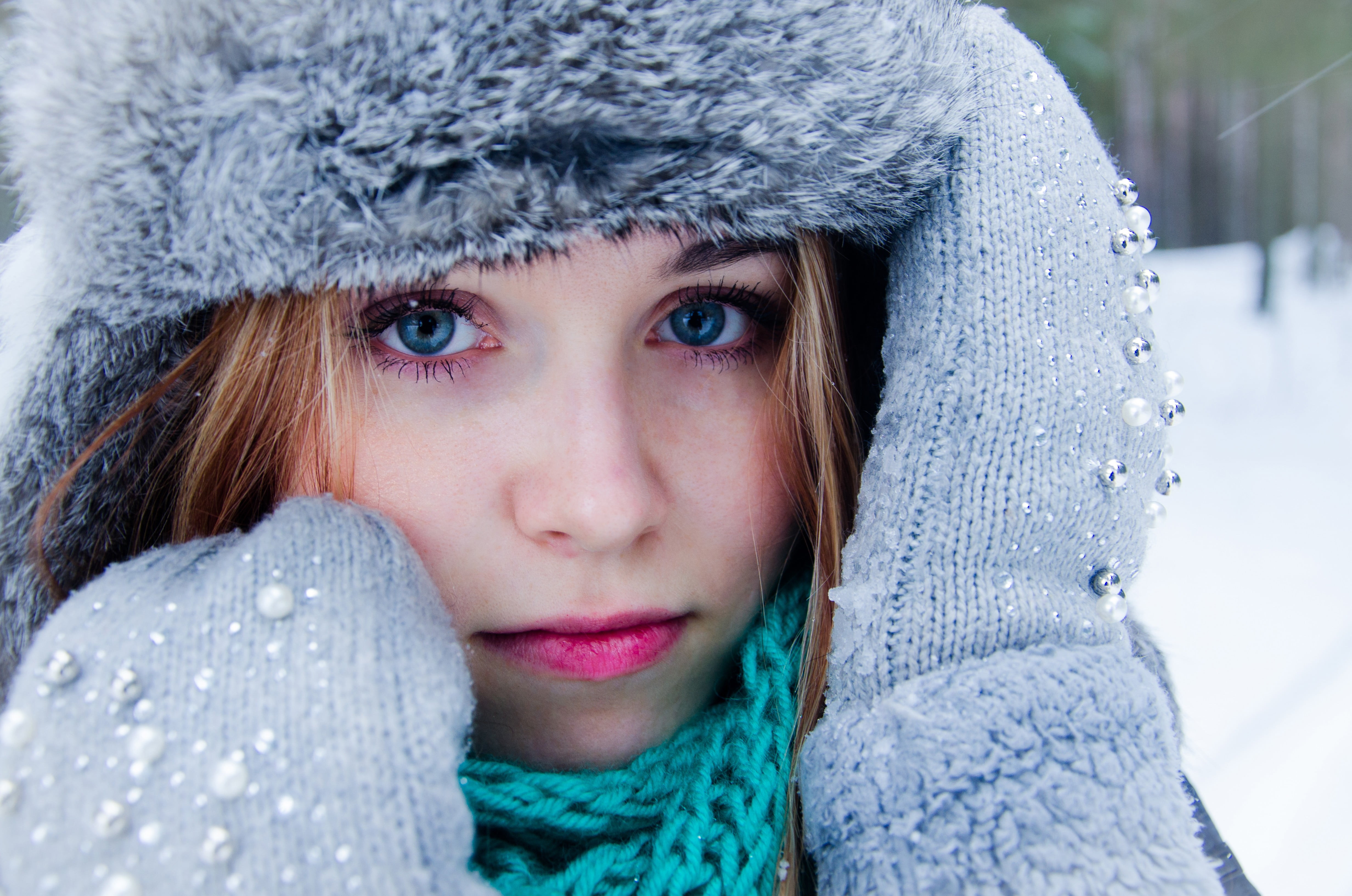 women's green snow gloves, women, blue eyes, blonde, winter