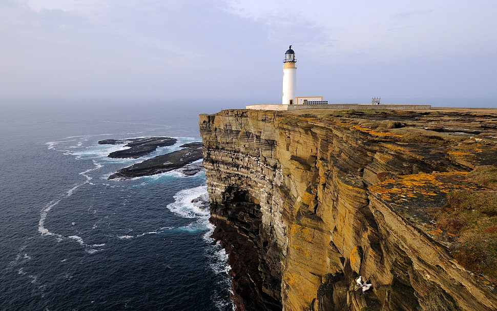 lighthouse on cliff HD wallpaper