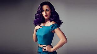 Katy Perry in blue boat-neckline sleeveless crop top
