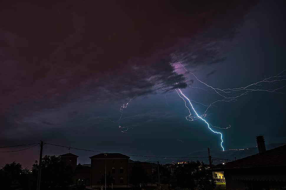 lightning hitting mountain HD wallpaper