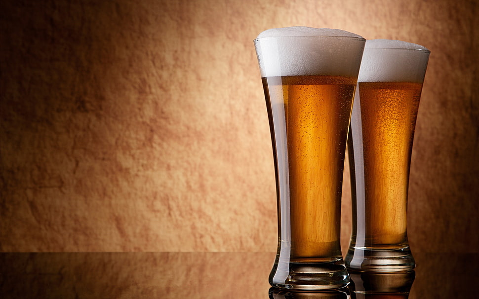 two clear drinking glasses, beer, foam, wall, bubbles HD wallpaper