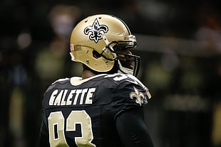 selective focus photo of Galette american football player HD wallpaper
