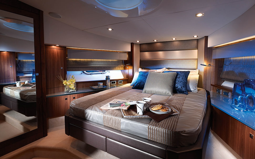 white and beige mattress HD wallpaper