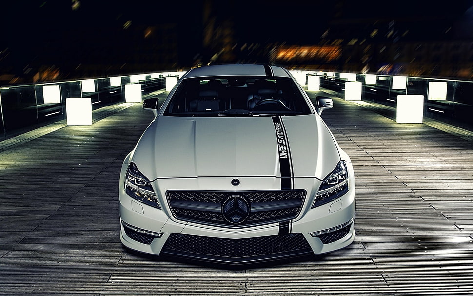 photo of white Mercedes-Benz car HD wallpaper