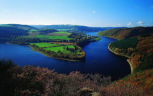 mountain near body of water HD wallpaper
