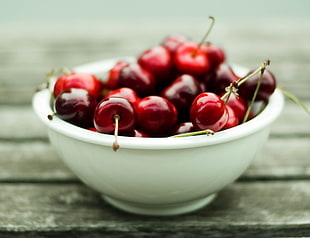 selective focus photography of cherries in bowl
