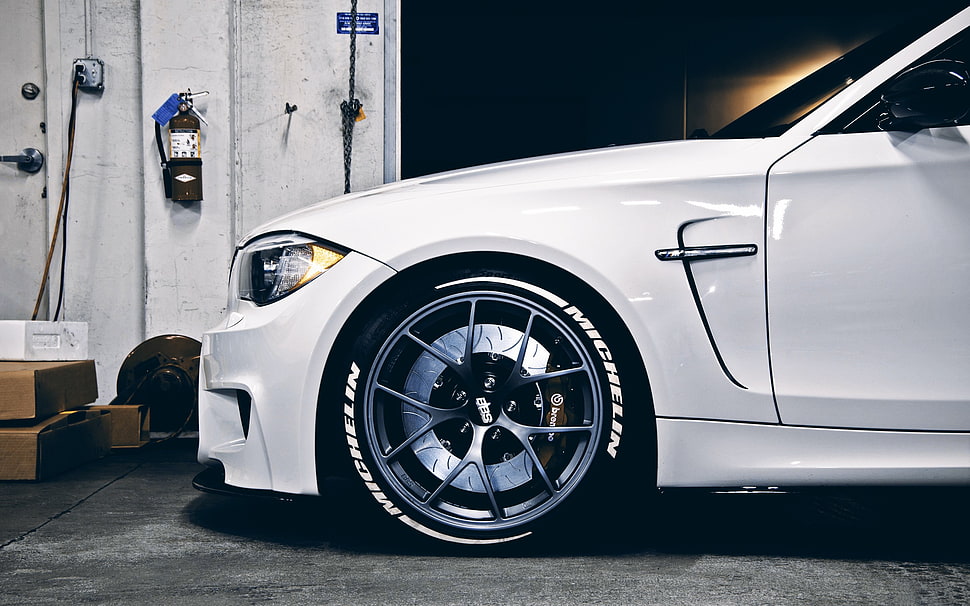 white vehicle, BMW, BMW M1 Coupe, Brembo, Michelin HD wallpaper