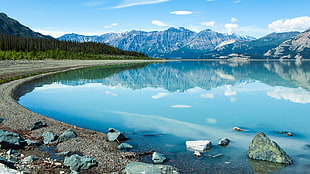 Lake Alps under blue sky HD wallpaper