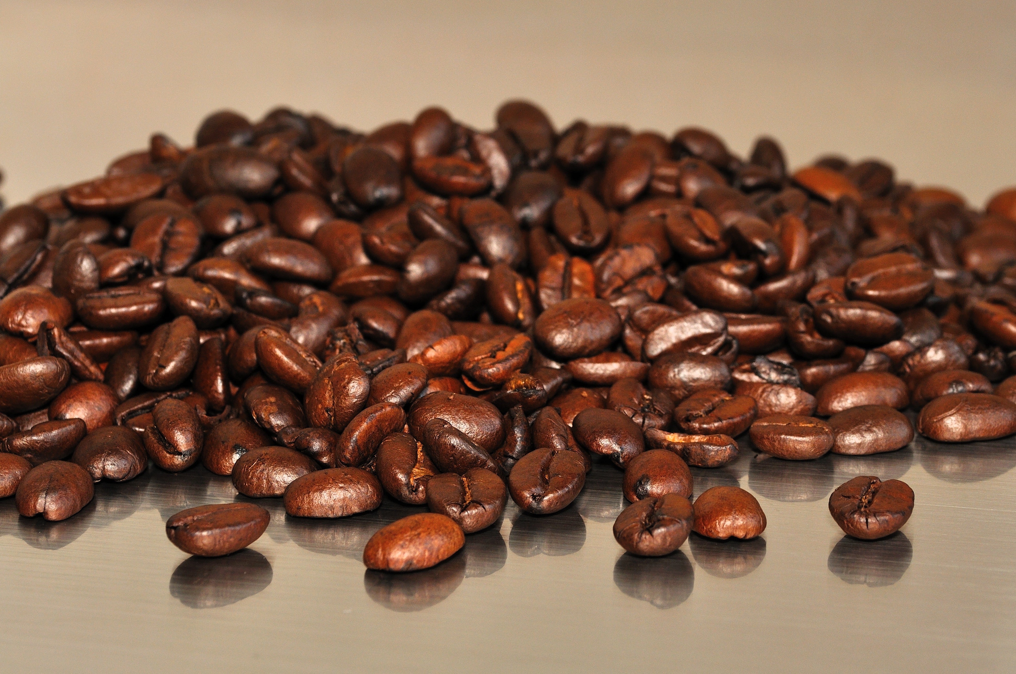 Что такое кава. Кофейные зерна. Кофе в зернах. Кофейное зернышко. Кофе «зерновой».