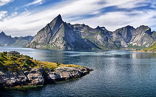 lake between the mountains