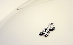 silver-colored lizard pendant, artwork, white background, car, Wiesmann
