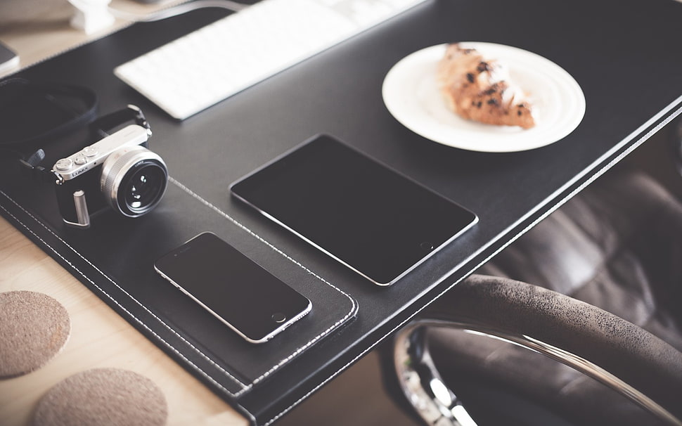 space gray iPhone 6 beside space gray iPad and point and shoot camera HD wallpaper