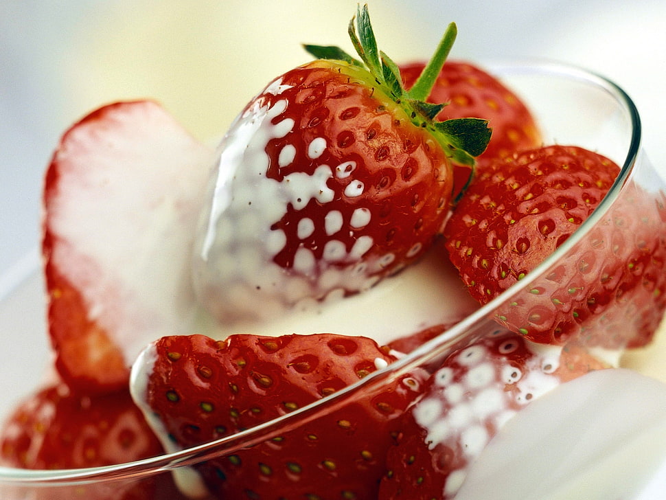strawberries with milk HD wallpaper