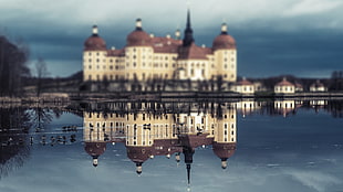 brown wooden dining table set, moritzburg castle, reflection, water HD wallpaper