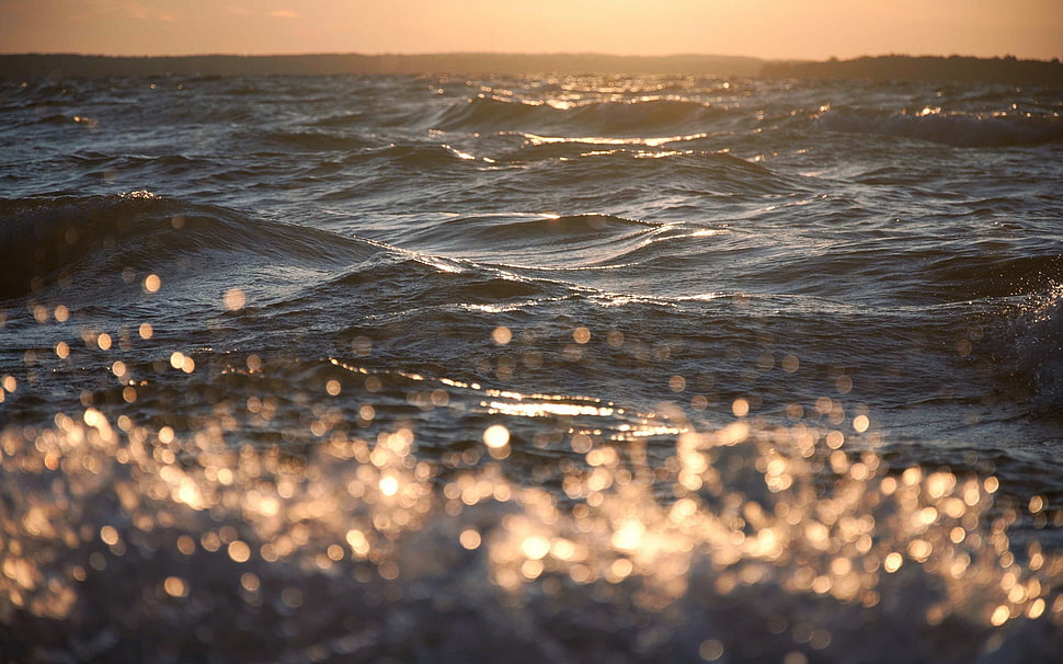 sea waves under white sky HD wallpaper