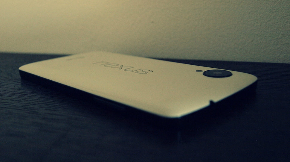 white and blue wooden bed frame, Nexus 5, Android (operating system), Google, cellphone HD wallpaper