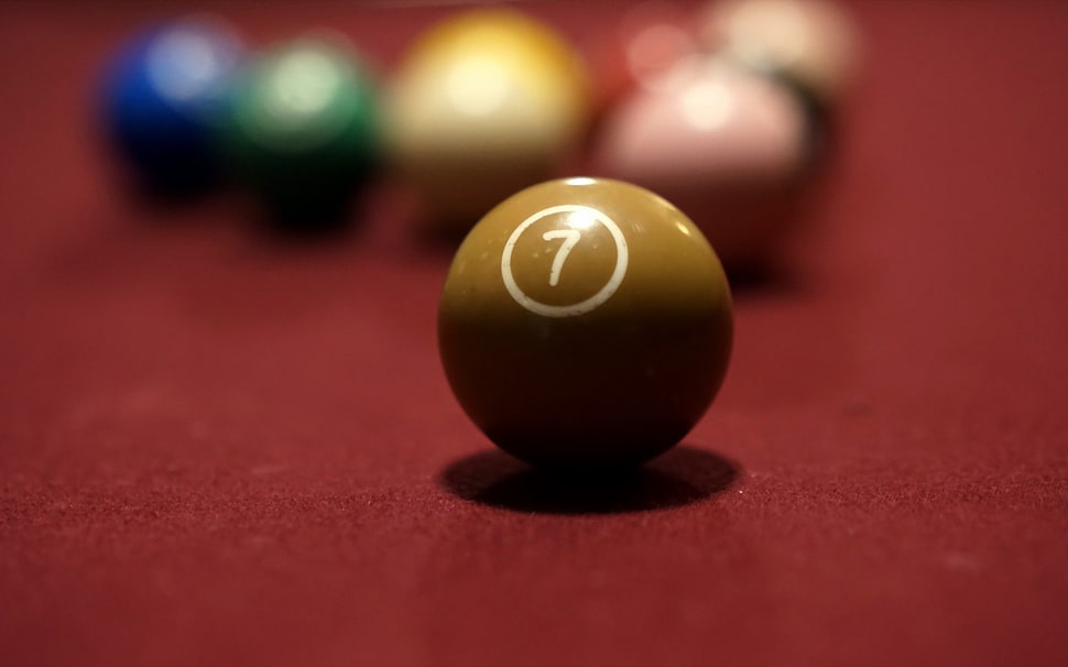selective focus of 7 cue ball HD wallpaper