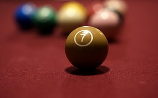 selective focus of 7 cue ball