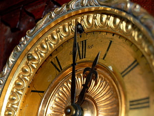 brown analog clock macro photography
