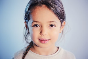 selective focus photography of girl portrait