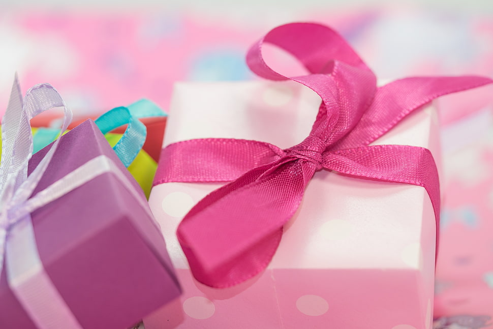 selective focus photography of pink and purple boxes HD wallpaper