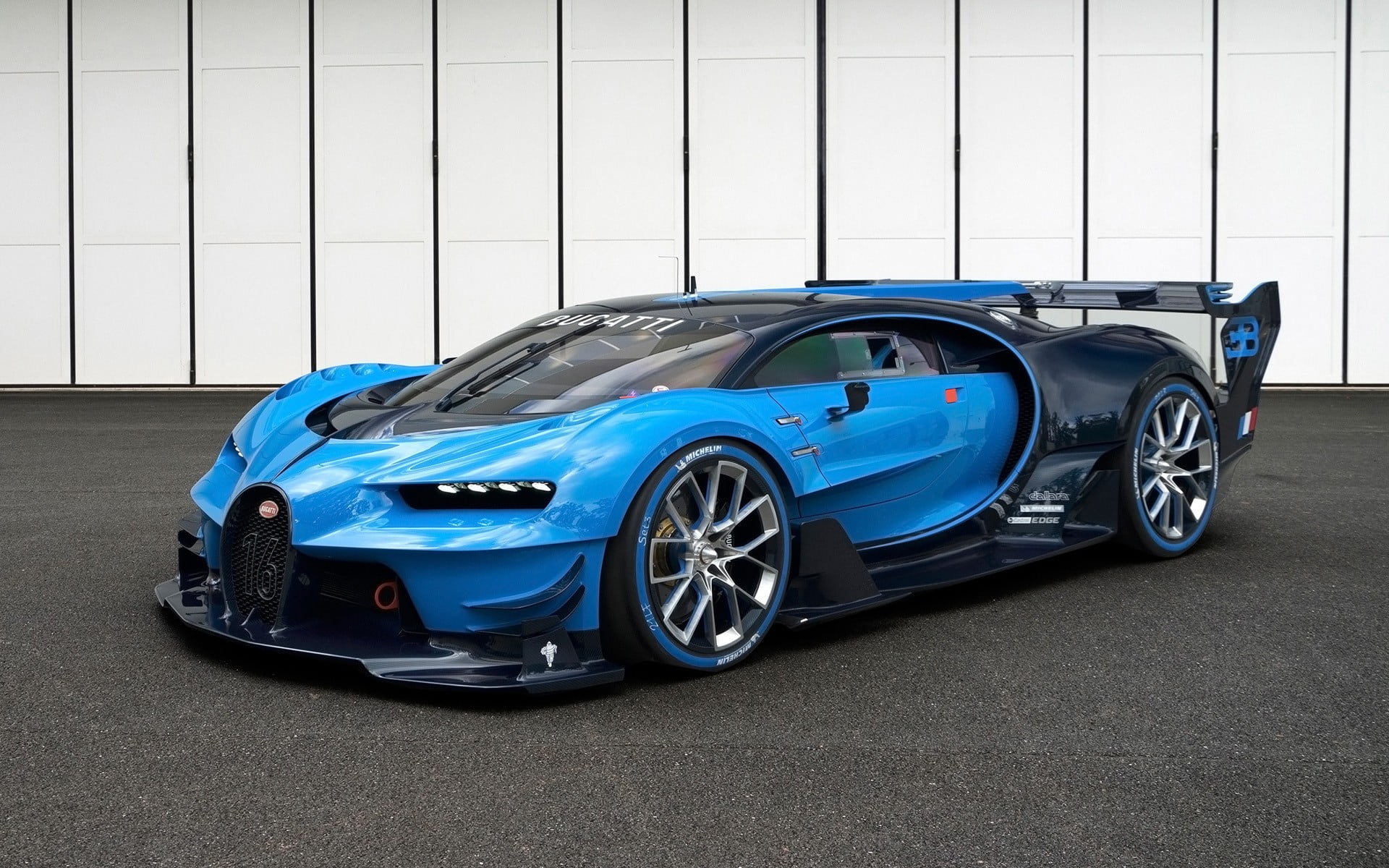 320x568 Resolution Blue And Black Maserati Sports Car Bugatti Veyron