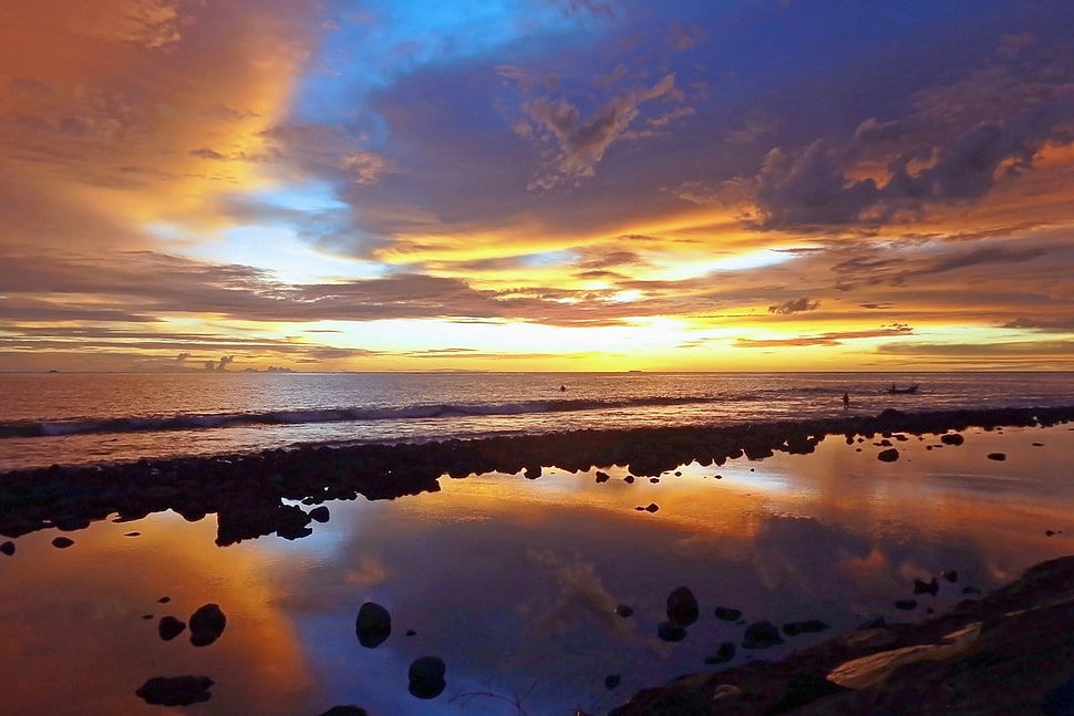 rocks along the sea shore HD wallpaper