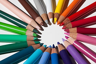 pencil color set forming circle