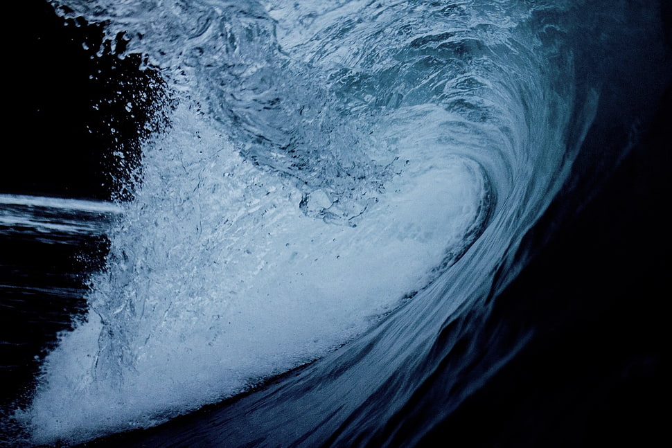 photo of ocean waves HD wallpaper