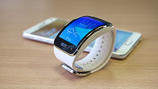 white Samsung Galaxy Gear s