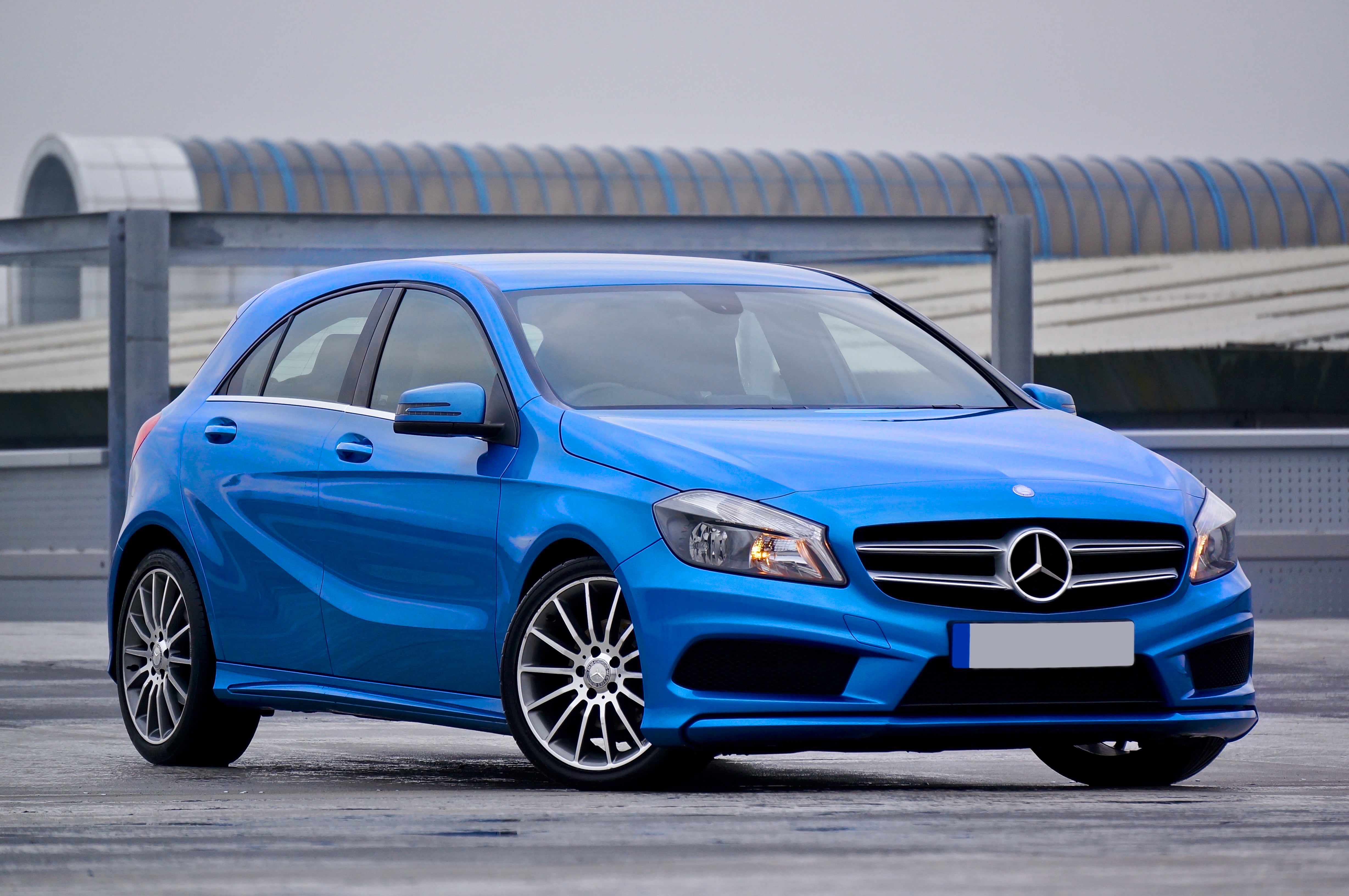 blue Mercedes-Benz sedan screenshot
