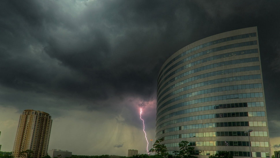 Thunderstorm during night time HD wallpaper