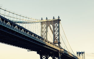 Manhattan Bridge under sunny sky HD wallpaper