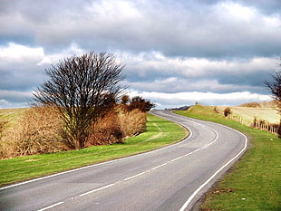 panoramic photo of an empty road under the cloudy sky during day time, ditchling, hollingbury HD wallpaper