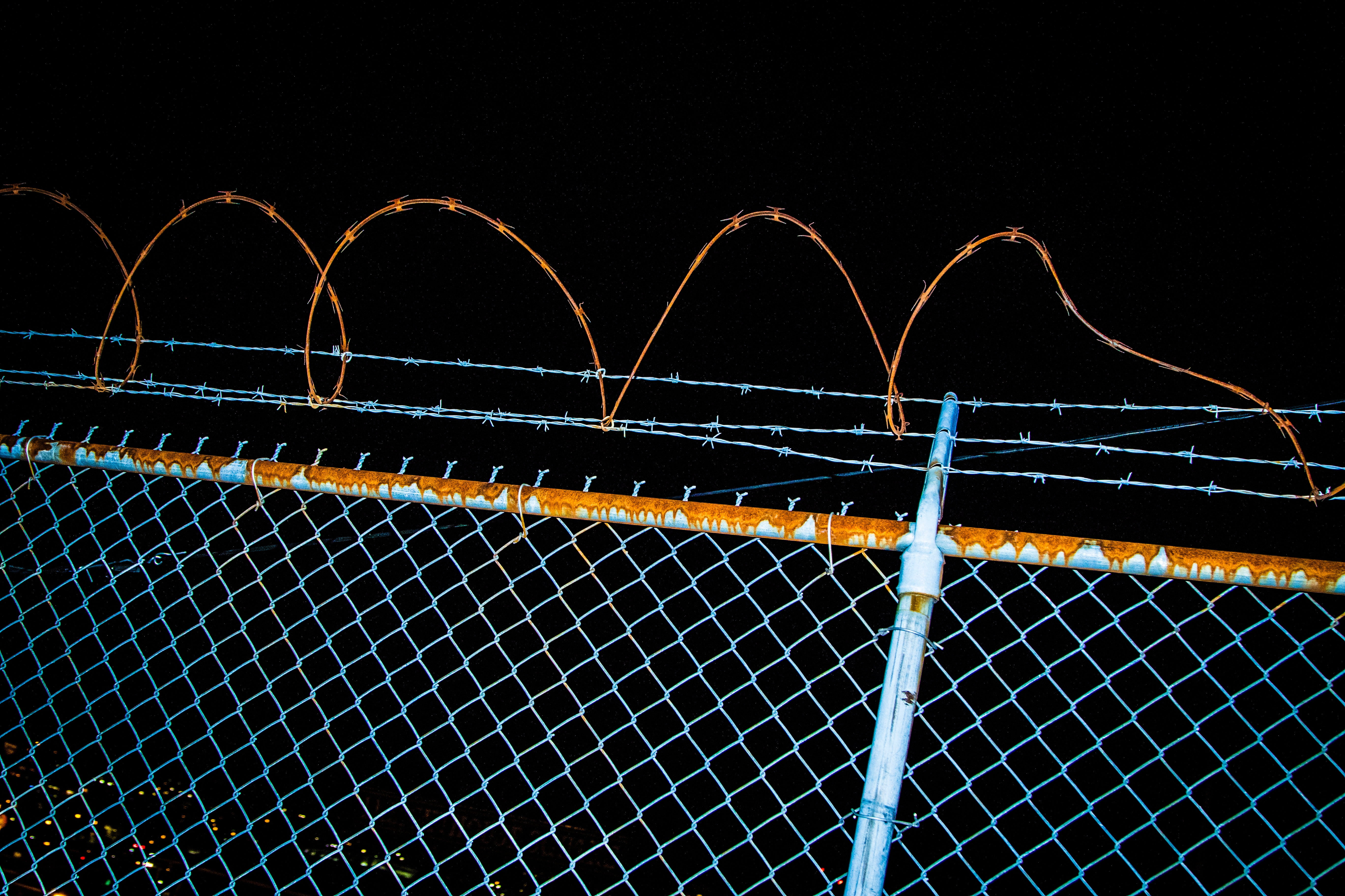 blue and brown chain-link fence