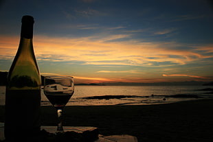 wine bottle and wine glass, wine, glass, bottles, beach HD wallpaper