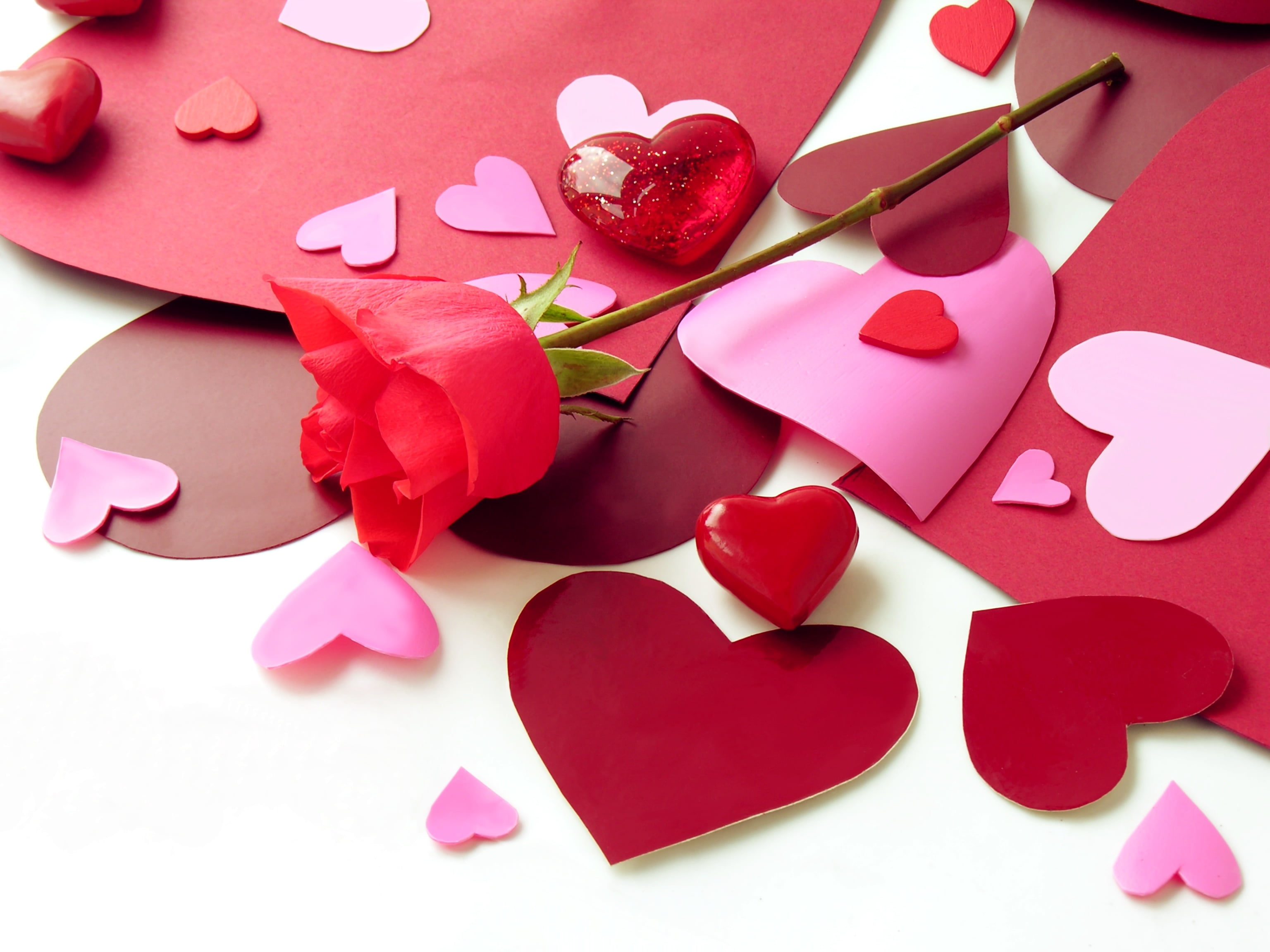 Love valentine s. Открытки с сердцем красивые. Открытка сердечко. С днем влюбленных. Валентинка.