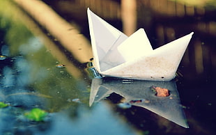 paper boat above body of water HD wallpaper