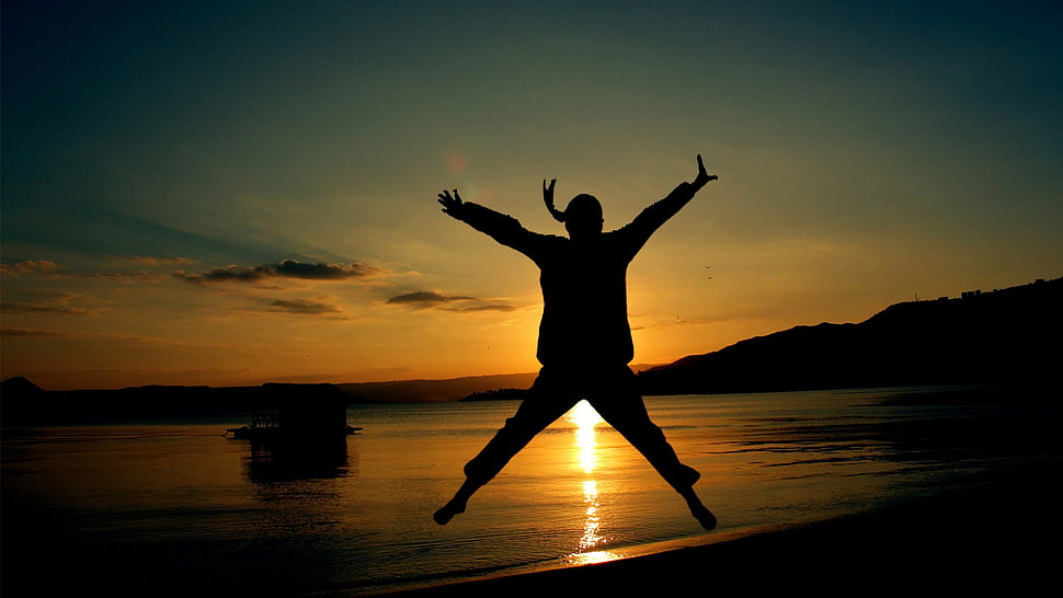 sun and seashore, sunset, beach, jumping HD wallpaper