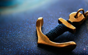 gold-colored anchor pendant HD wallpaper