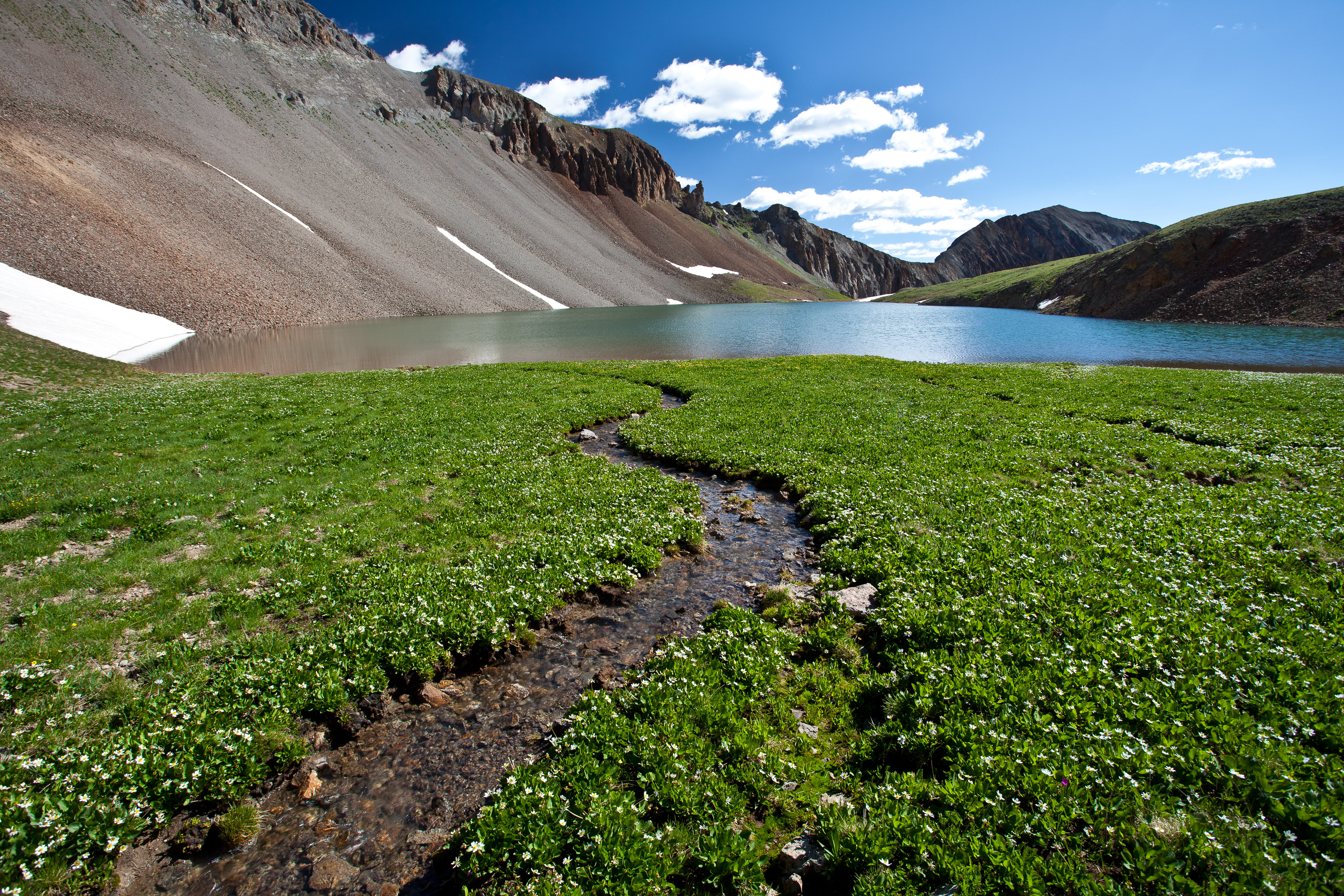 landscape photography of lake surrounded by high mountains under blue sky, cloud peak