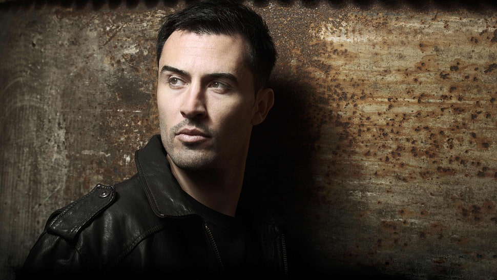 man wearing black leather jacket HD wallpaper