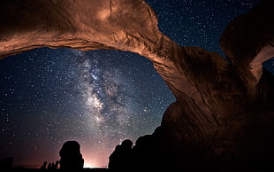 brown rock mountain with milky way galaxy during nighttime, Milky Way, space, arch, rock formation HD wallpaper
