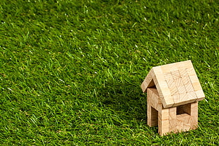 brown house miniature on green grass HD wallpaper