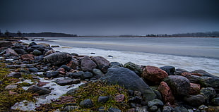 black and maroon rocks near sea shore under gary sky, finland HD wallpaper